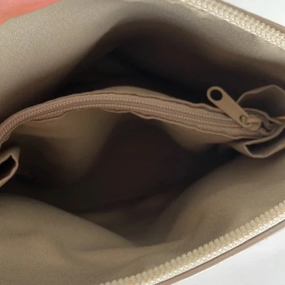 Vera Pelle light pink cross body purse - Picture 5 of 11